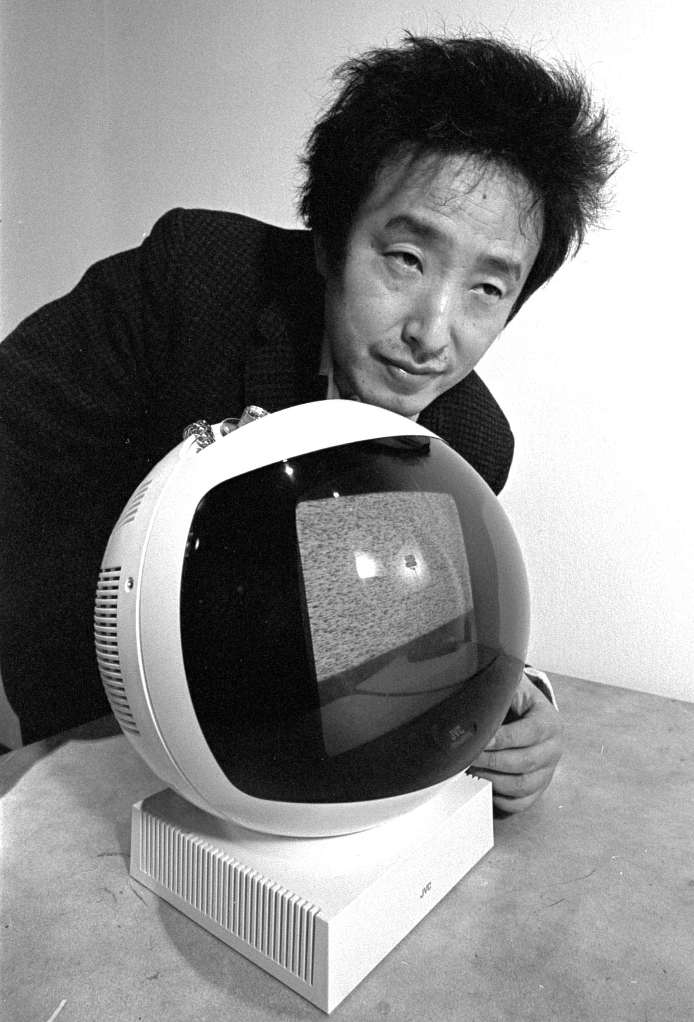  Nam June Paik, il pioniere della video arte